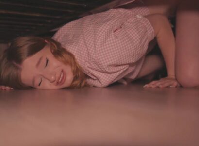 Sex châu âu-Chị Kế Bị Kẹt Dưới Gầm Giường Bị Chịch Mạnh Quá Phê